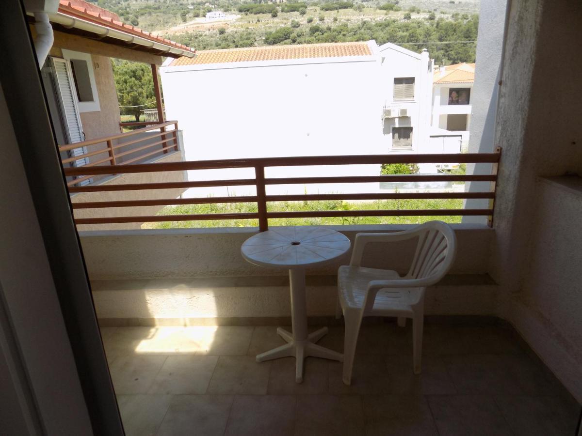 Afrodite Spacious Apartments! Agia Efimia Esterno foto