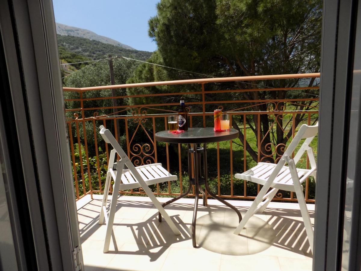 Afrodite Spacious Apartments! Agia Efimia Esterno foto