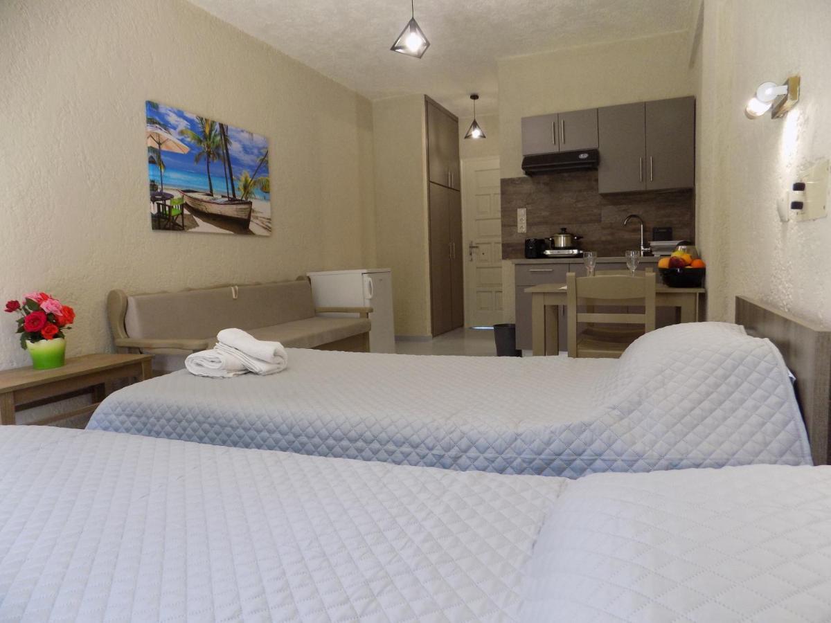 Afrodite Spacious Apartments! Agia Efimia Esterno foto