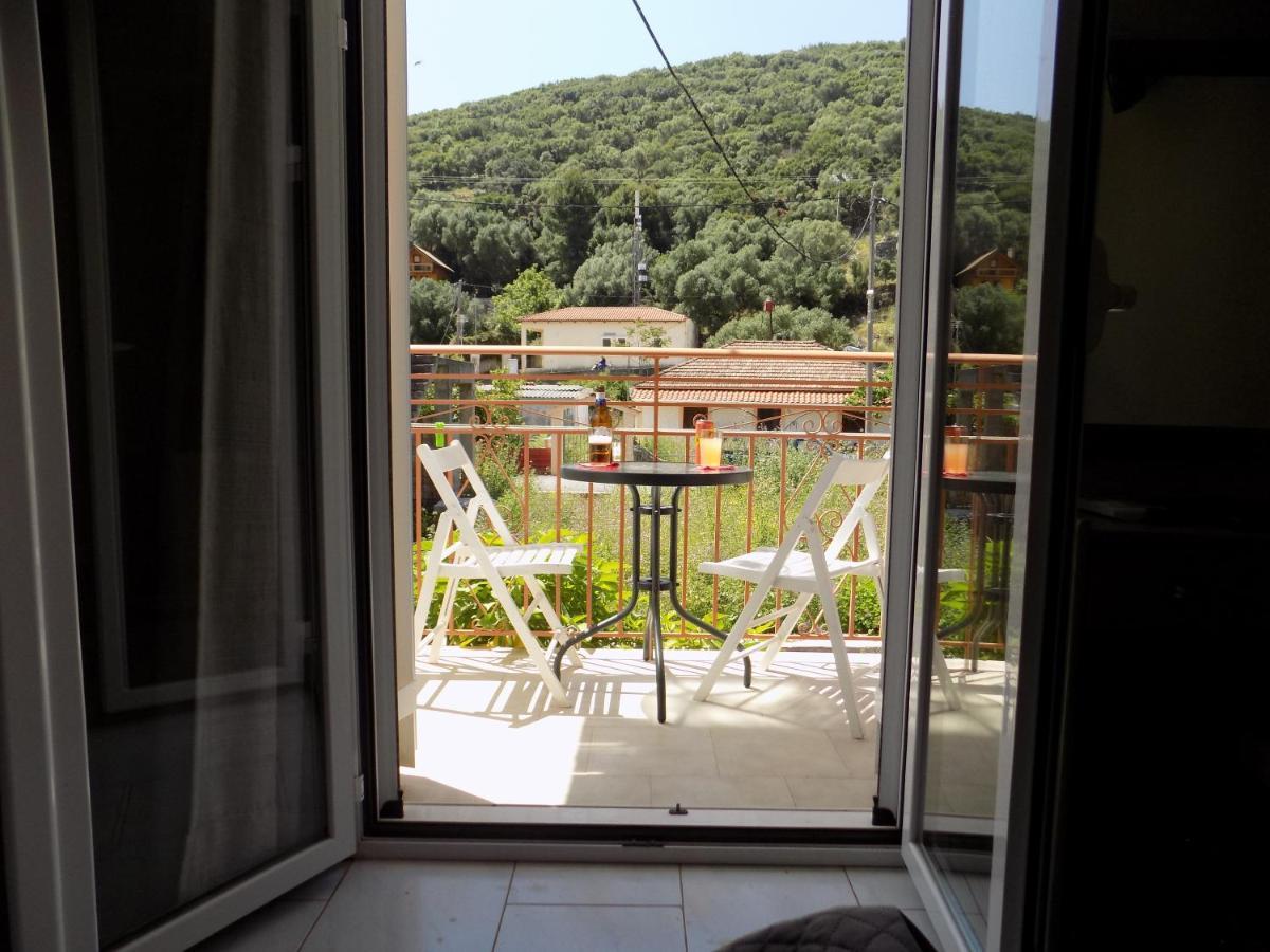 Afrodite Spacious Apartments! Agia Efimia Esterno foto