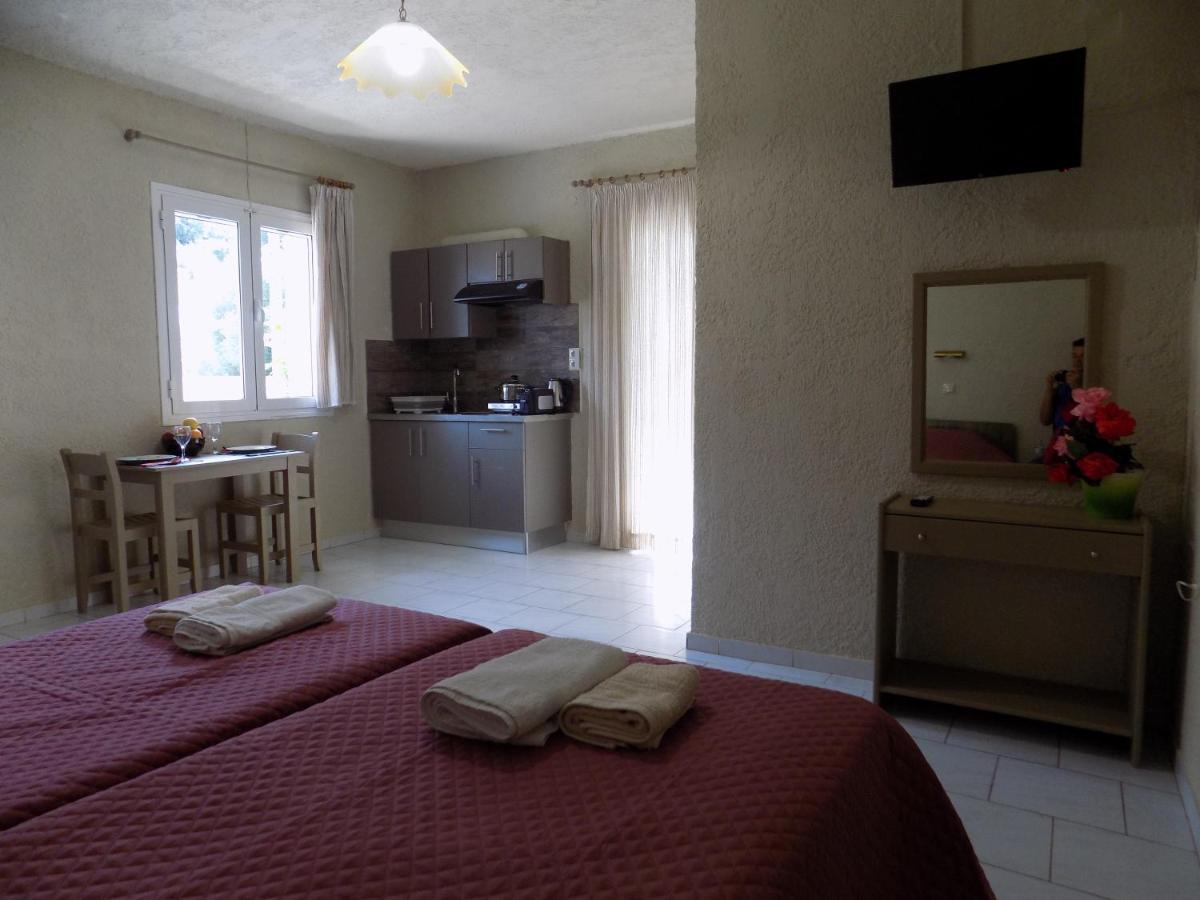 Afrodite Spacious Apartments! Agia Efimia Esterno foto