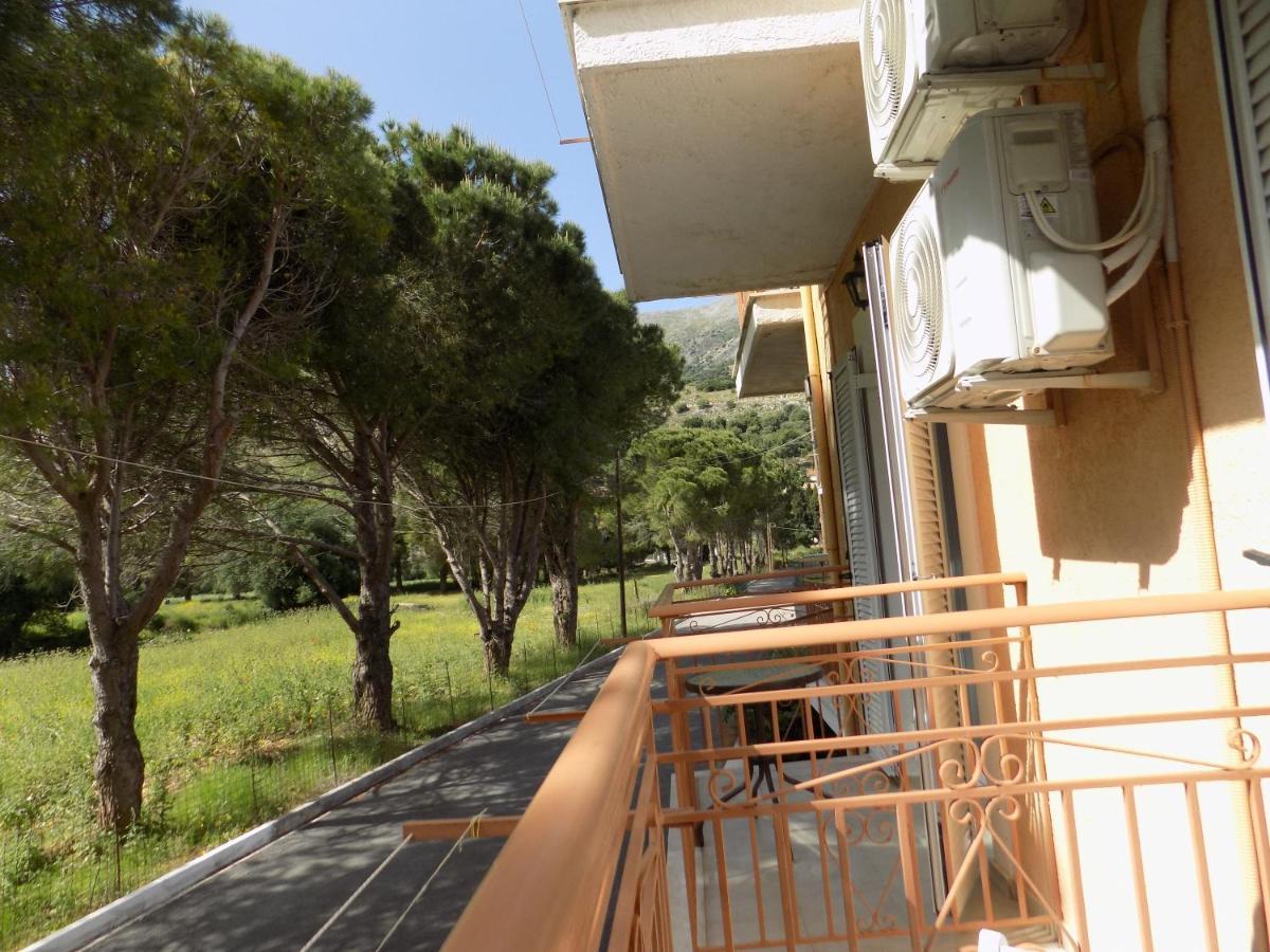 Afrodite Spacious Apartments! Agia Efimia Esterno foto